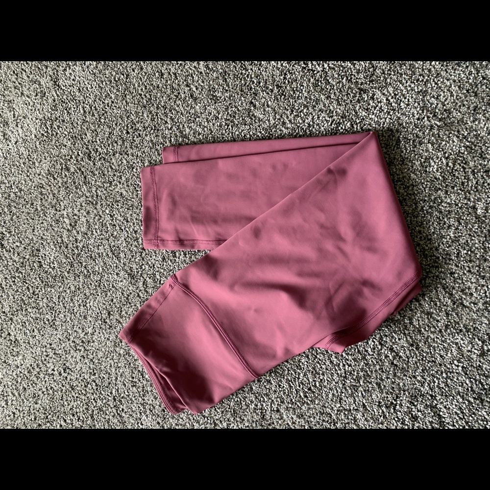Cropped yoga leggings, never worn